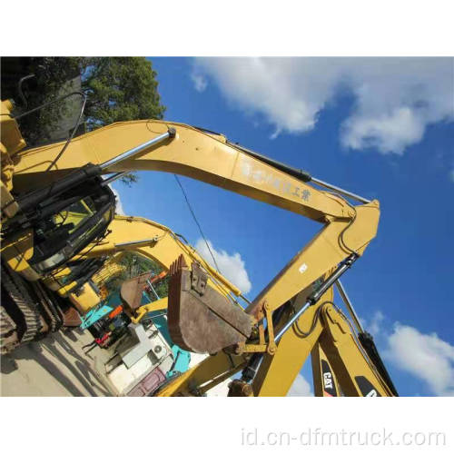 Cat 320 menggunakan excavator dengan kualitas bagus